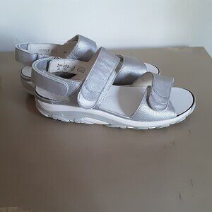 🇩🇪 Waldlaufer Sandals - Size 9